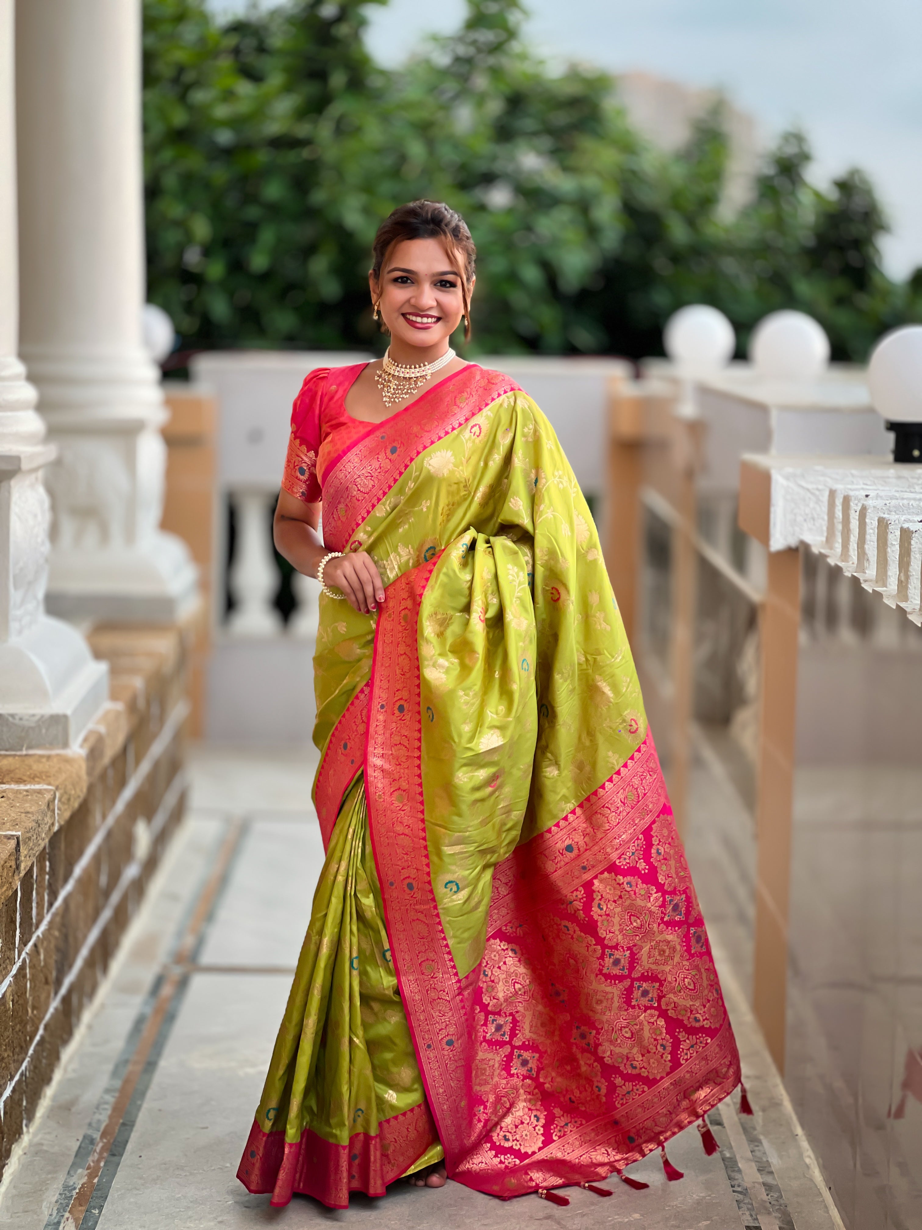 Soft Banarasi Silk Saree with Zari Weaving & Meenakari Work – Rich Pallu & Contrast Border