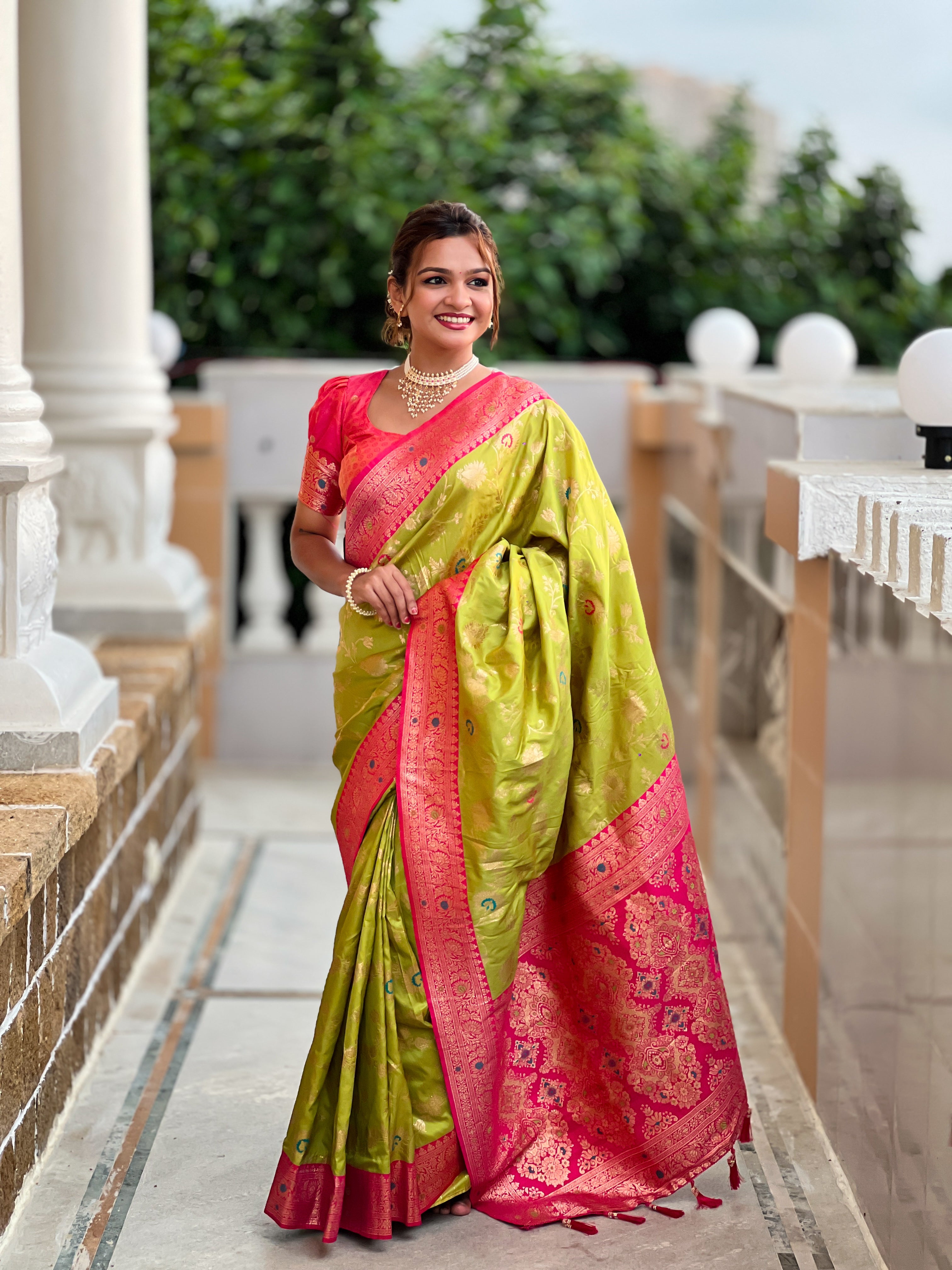 Soft Banarasi Silk Saree with Zari Weaving & Meenakari Work – Rich Pallu & Contrast Border