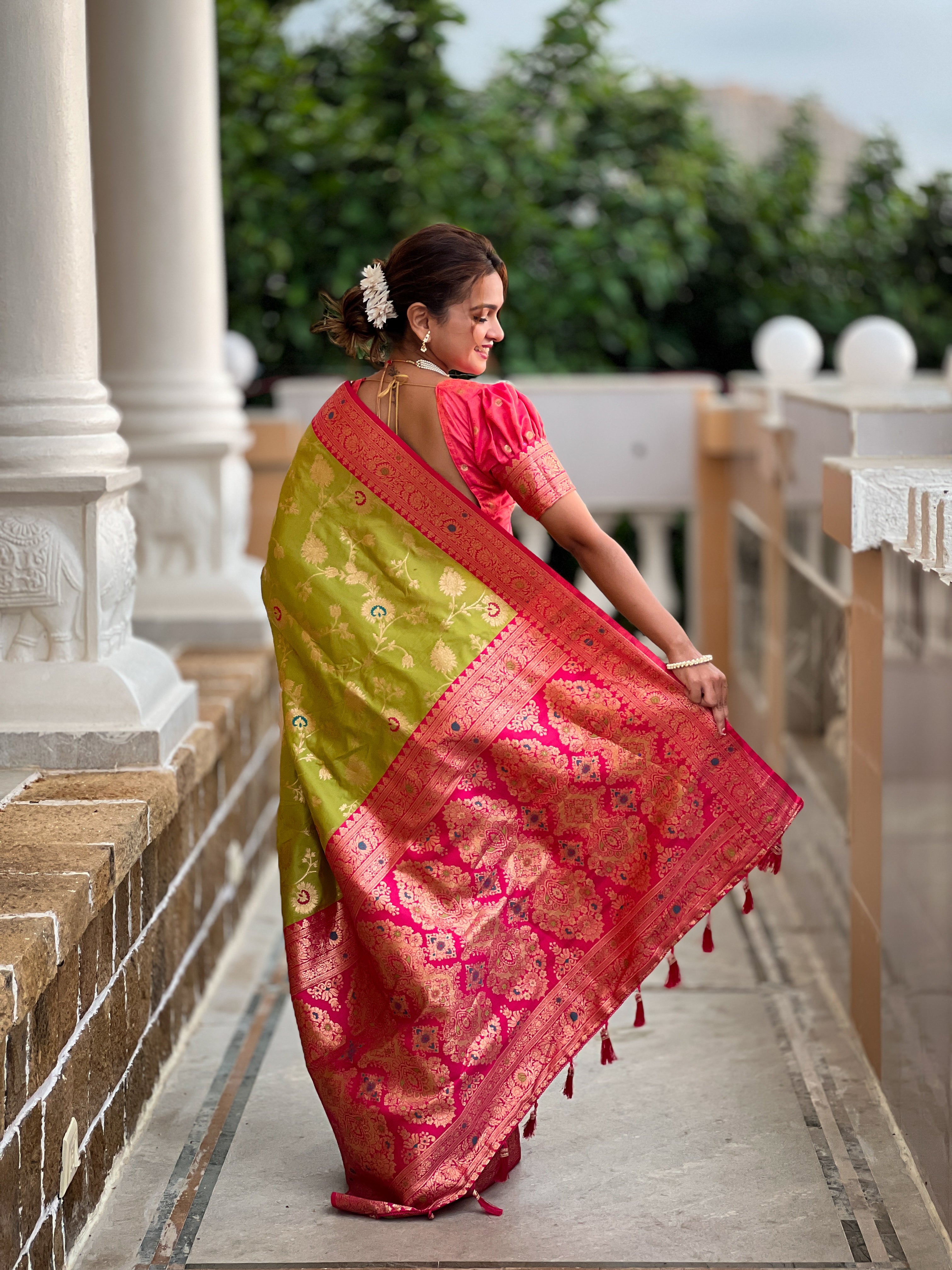 Soft Banarasi Silk Saree with Zari Weaving & Meenakari Work – Rich Pallu & Contrast Border