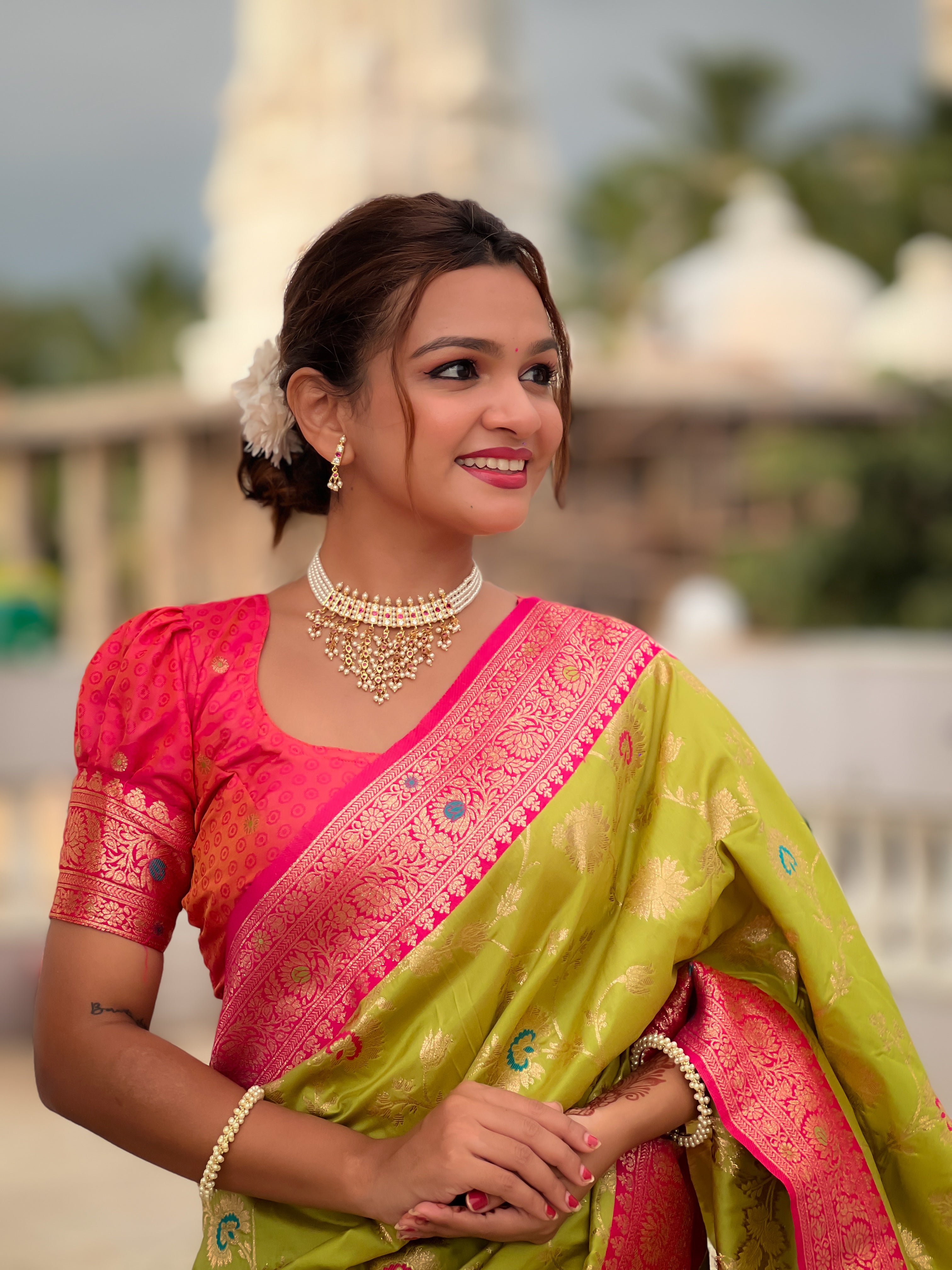 Soft Banarasi Silk Saree with Zari Weaving & Meenakari Work – Rich Pallu & Contrast Border