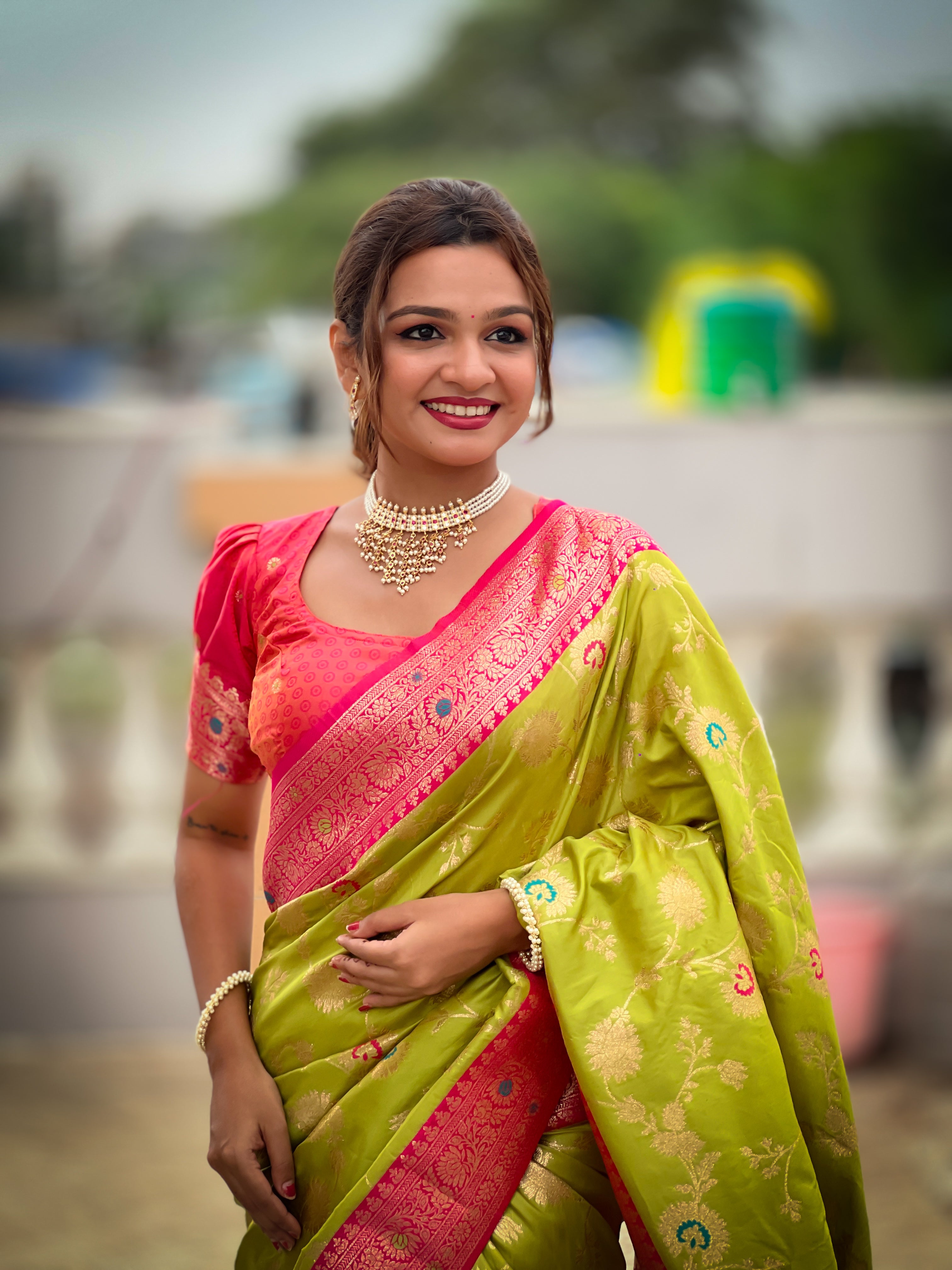 Soft Banarasi Silk Saree with Zari Weaving & Meenakari Work – Rich Pallu & Contrast Border