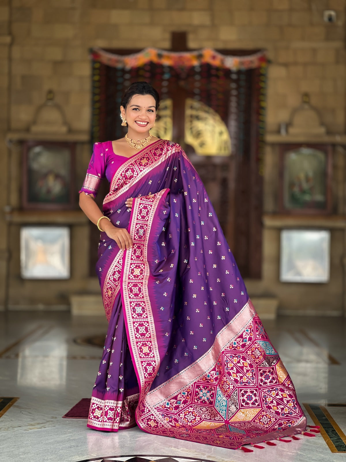 Soft Banarasi Silk Saree with Zari Weaving & Meenakari Rich Contrast Border – Elegant Pallu Design