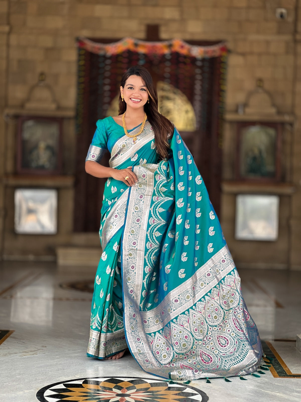 Soft Banarasi Silk Saree with Zari Weaving & Meenakari Rich Pallu – Traditional Elegance