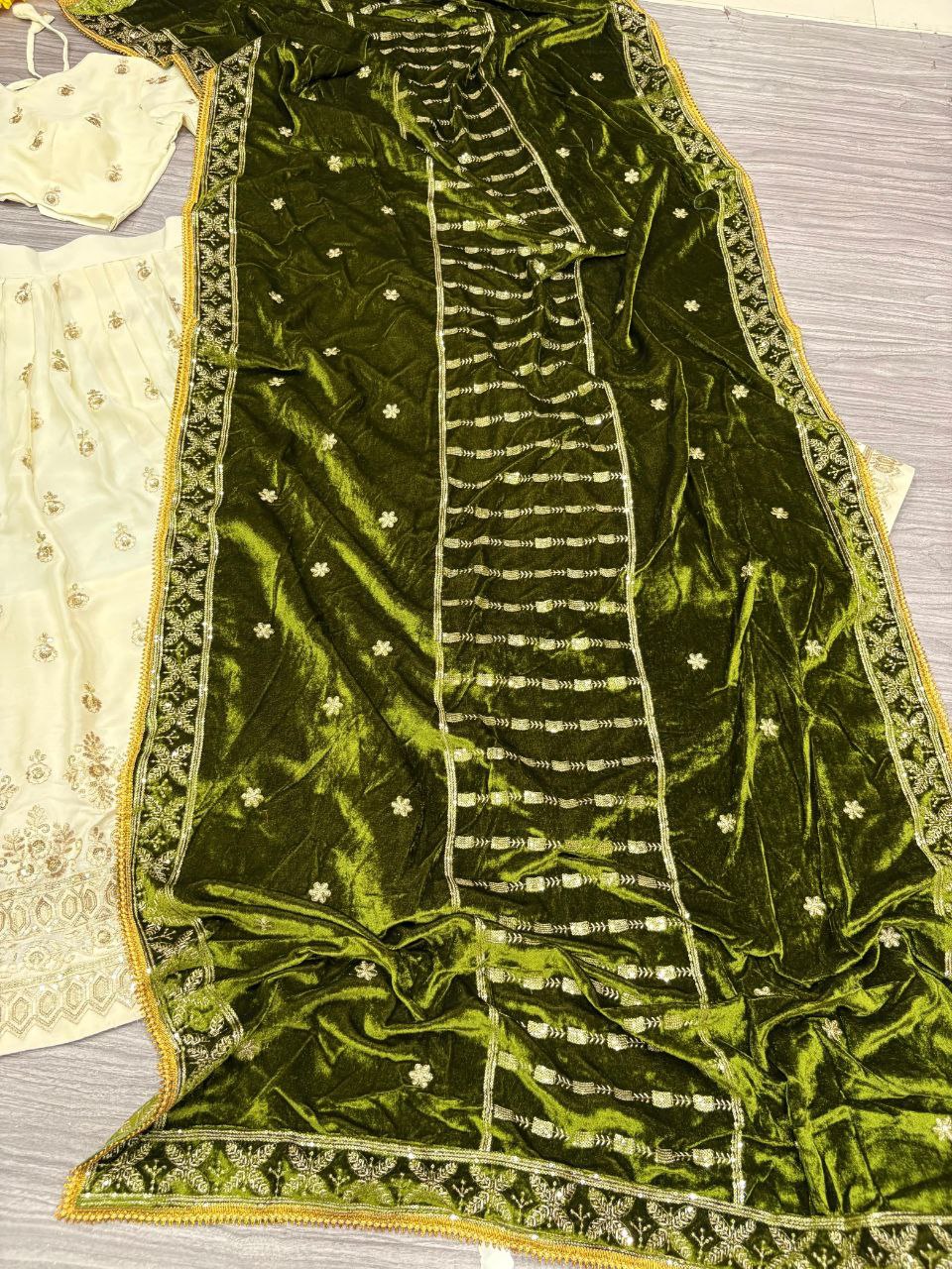 ✨ Premium Chinon Silk & Velvet Bridal Lehenga Set ✨