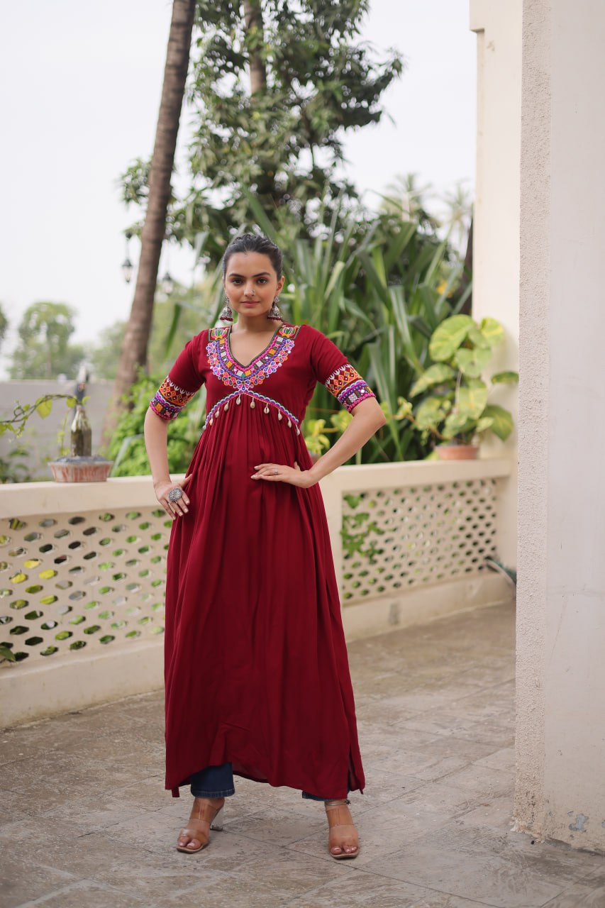 Rayon Kutchi Gamthi Work Kurti with Elegant V-Neck & Cotton Lining – Festive & Ethnic Wear