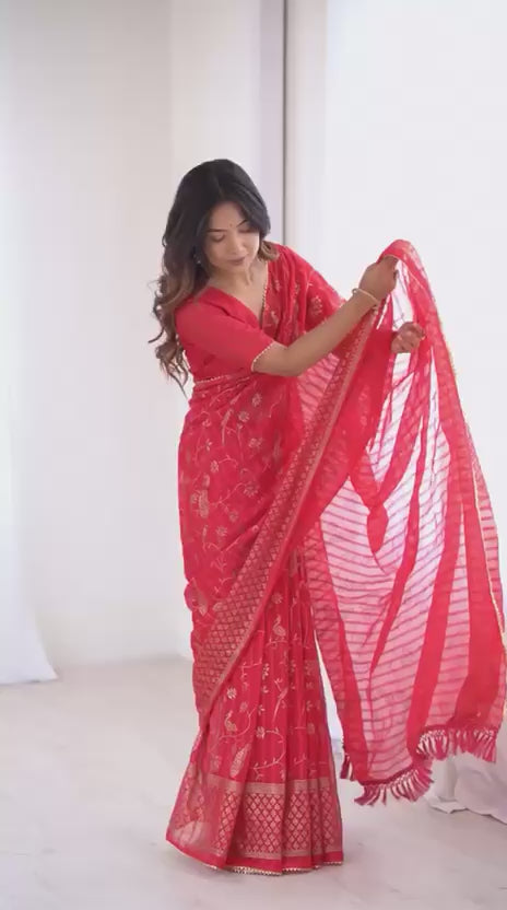 💃 Elegant Georgette Silk Saree with Foil Work & Lace Detailing – Classic Festive Wear 💫
